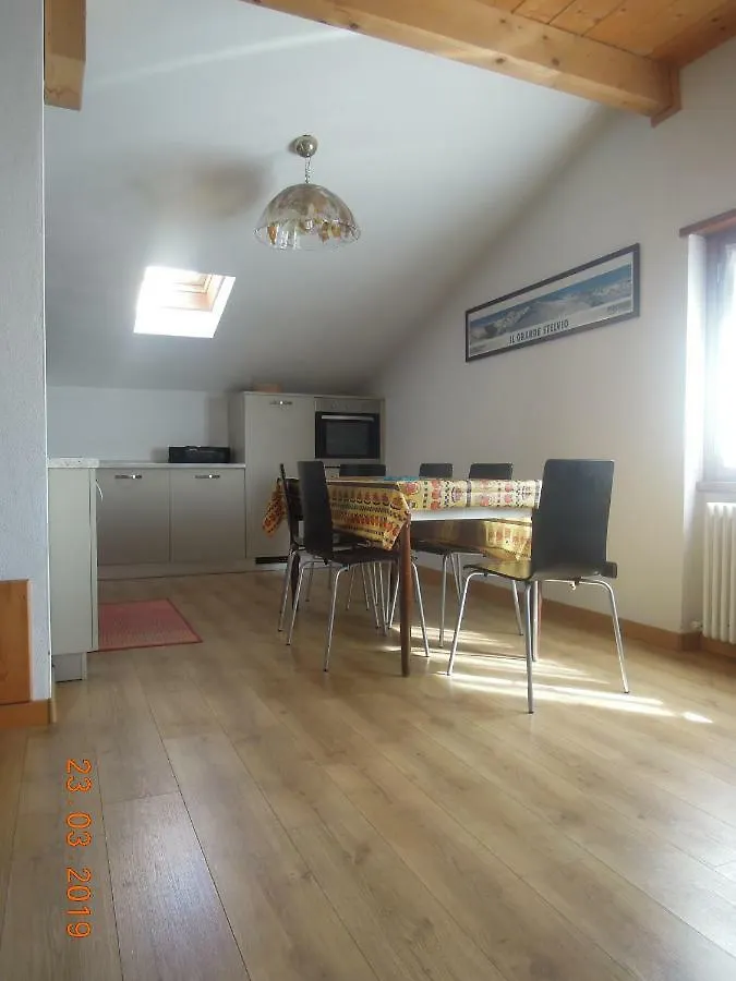 Atirano Villa 0*, Tirano Olaszország